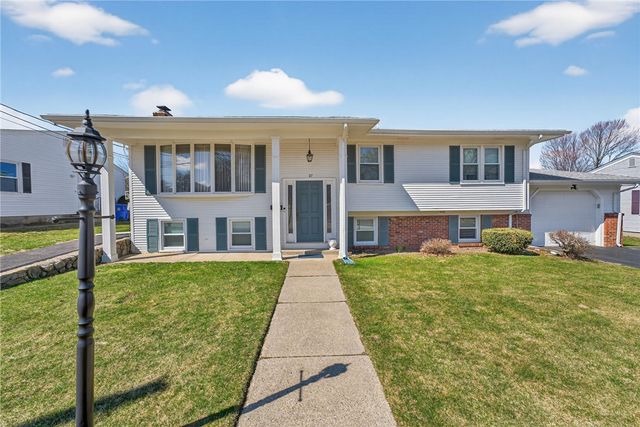 27 Wenscott Lane, North Providence, RI 02904