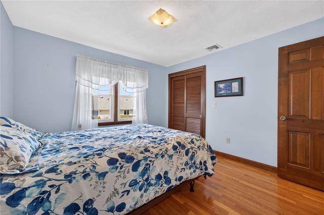 27 Wenscott Lane, North Providence, RI 02904