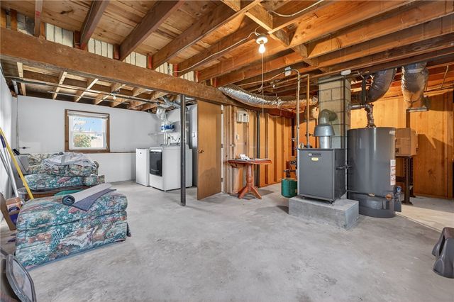 27 Wenscott Lane, North Providence, RI 02904