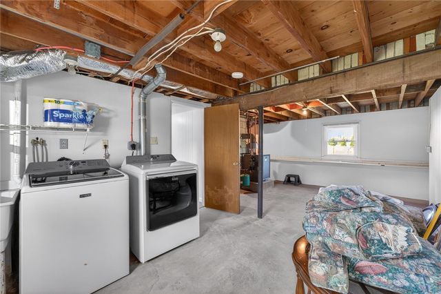 27 Wenscott Lane, North Providence, RI 02904