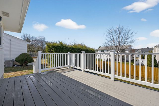 27 Wenscott Lane, North Providence, RI 02904