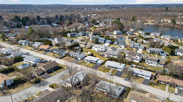 27 Wenscott Lane, North Providence, RI 02904