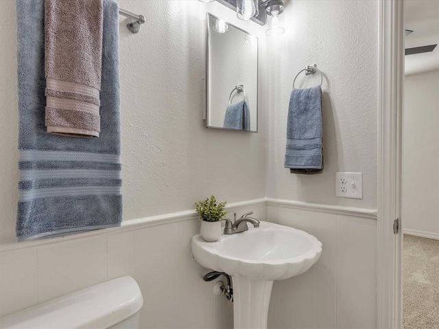 945 NW 19th Street, Moore, OK 73160