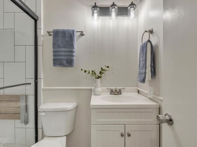 945 NW 19th Street, Moore, OK 73160