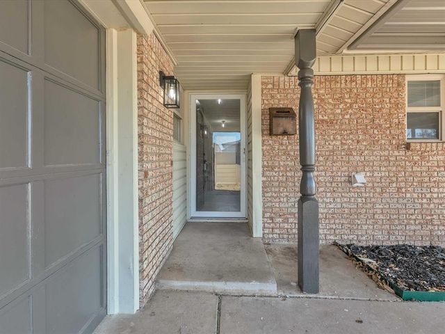 945 NW 19th Street, Moore, OK 73160