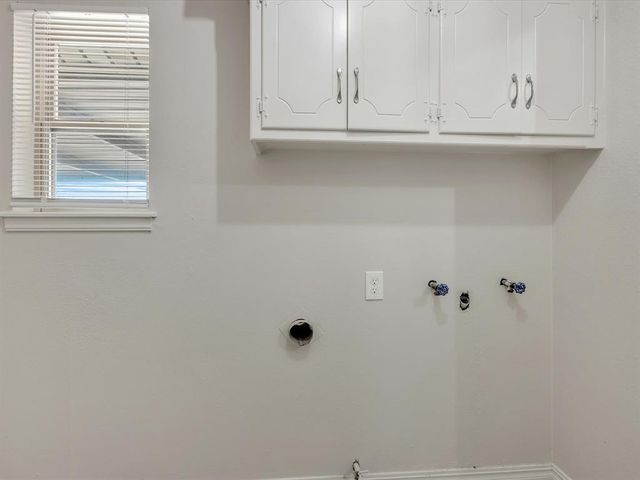 945 NW 19th Street, Moore, OK 73160