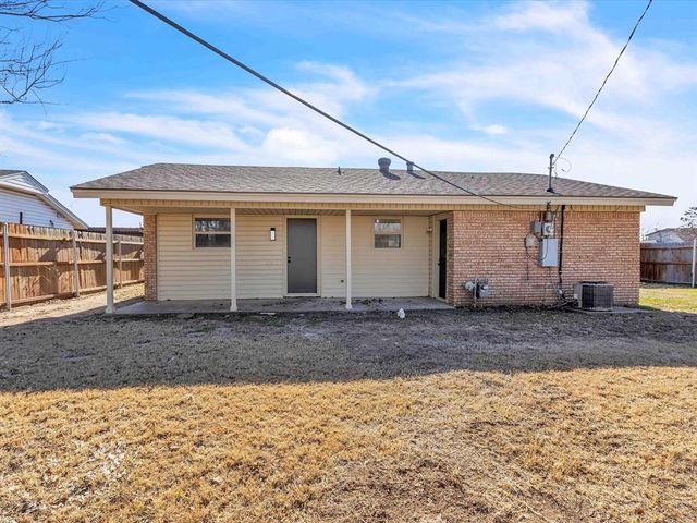 945 NW 19th Street, Moore, OK 73160