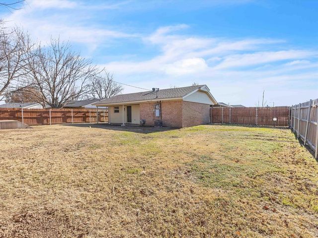 945 NW 19th Street, Moore, OK 73160