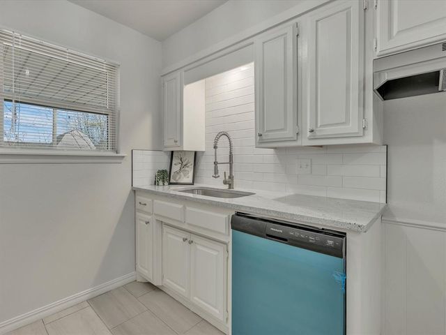 945 NW 19th Street, Moore, OK 73160