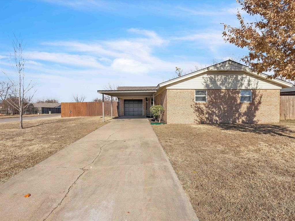 945 NW 19th Street, Moore, OK 73160