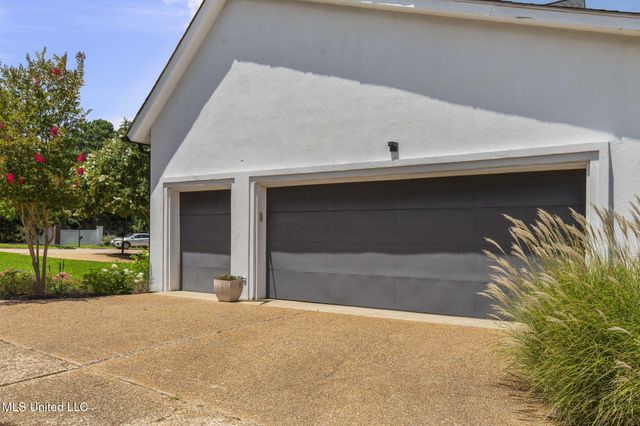 9 Glen Eagles Drive, Jackson, MS 39211