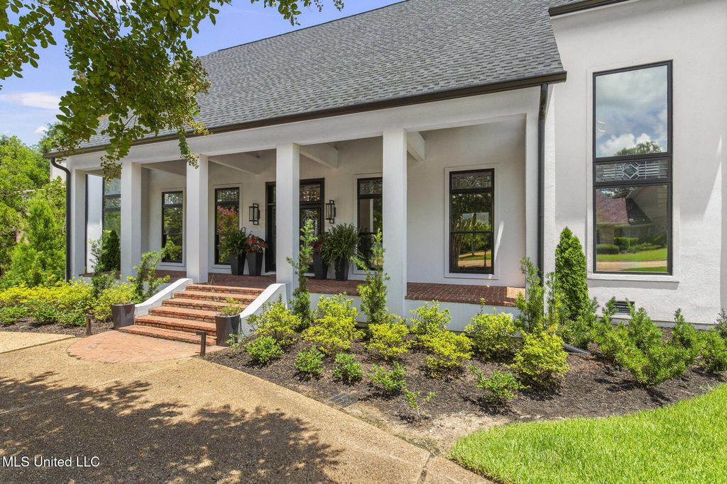 9 Glen Eagles Drive, Jackson, MS 39211
