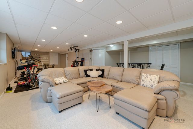 33124 N Shannon Drive, Grayslake, IL 60030