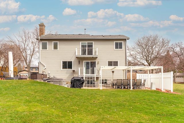 33124 N Shannon Drive, Grayslake, IL 60030