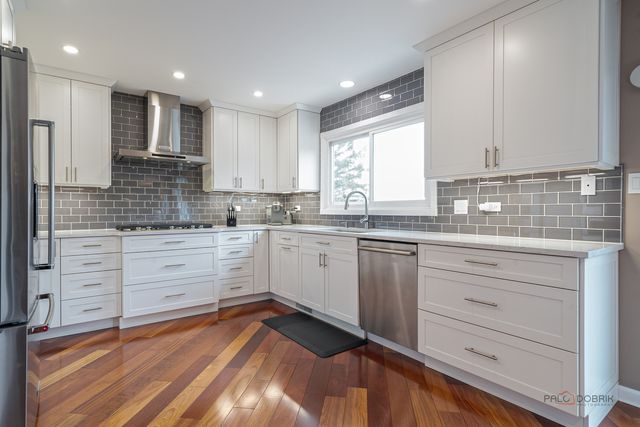 33124 N Shannon Drive, Grayslake, IL 60030