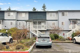 8823 Holly Drive #H204, Everett, WA 98208