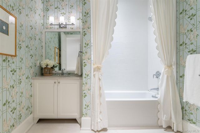 15 Kensington Road 109, Bronxville, NY 10708