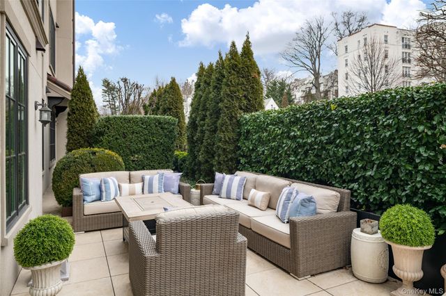 15 Kensington Road 109, Bronxville, NY 10708