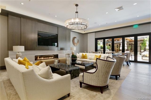 15 Kensington Road 109, Bronxville, NY 10708