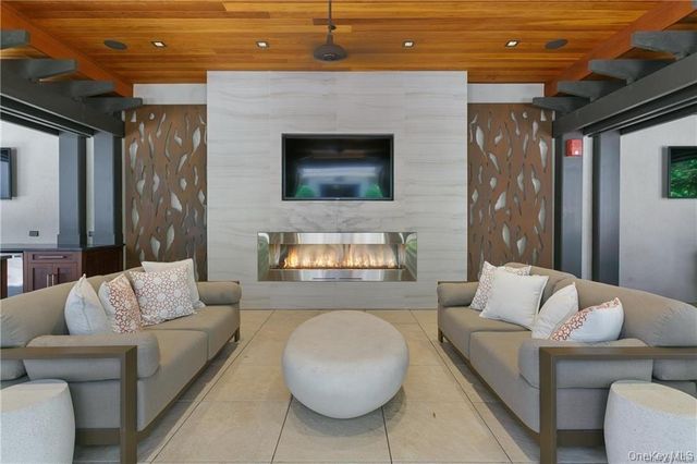 15 Kensington Road 109, Bronxville, NY 10708