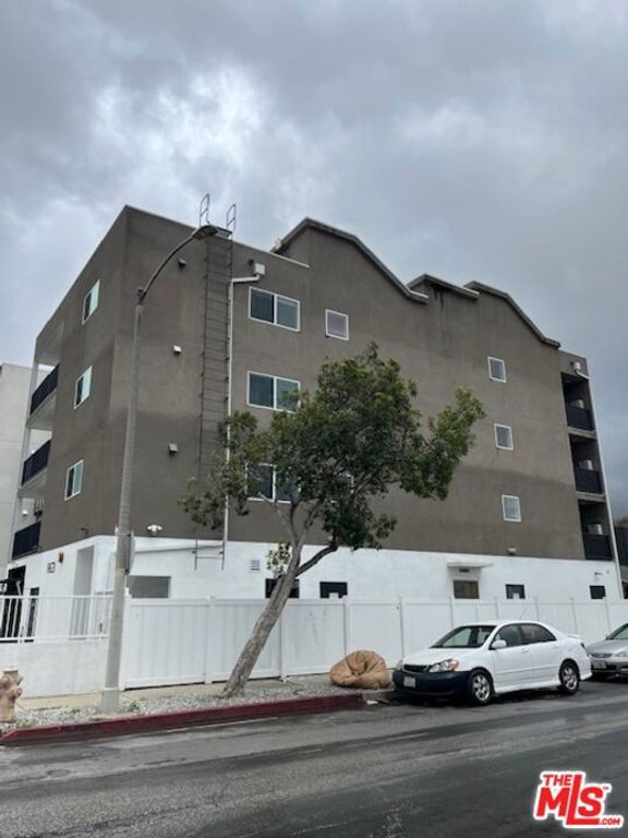 8631 Olin Street 3, Los Angeles, CA 90034