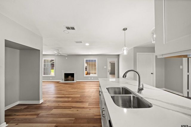 2809 S Robertson Ave, Tyler, TX 75701