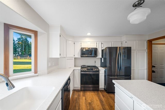 1911 E Island Lake Drive, Shelton, WA 98584