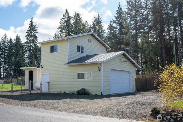 1911 E Island Lake Drive, Shelton, WA 98584