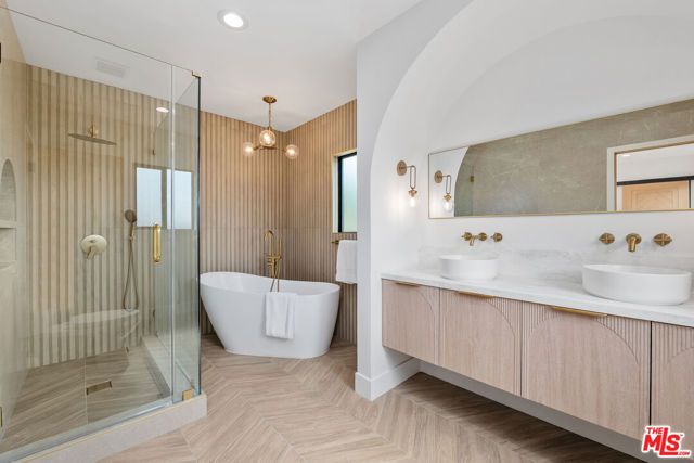 5168 Southridge Avenue, Los Angeles, CA 90043