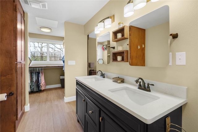 11993 Ranchwood Road, Prairie Grove, AR 72753