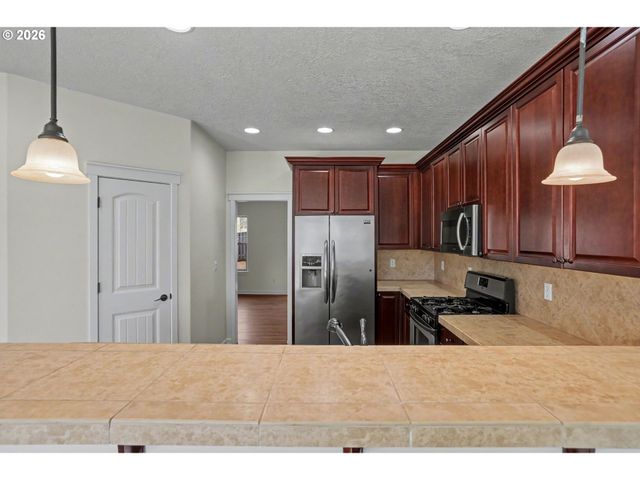 830 LIMELIGHT Ave, Salem, OR 97304