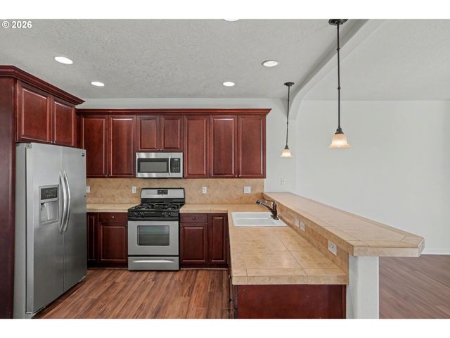 830 LIMELIGHT Ave, Salem, OR 97304