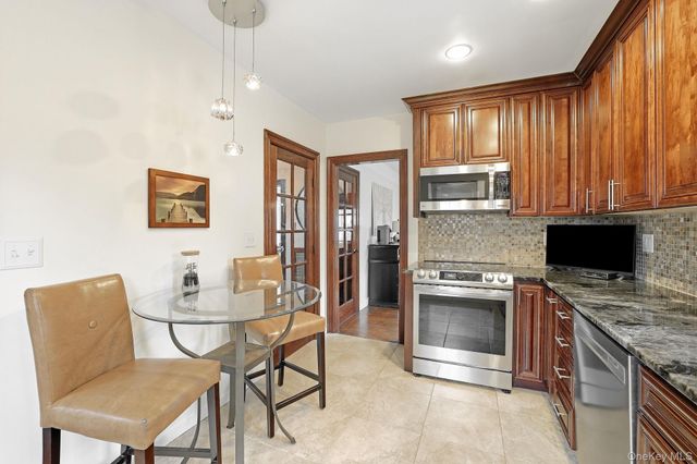 11 Van Buren Place, White Plains, NY 10603
