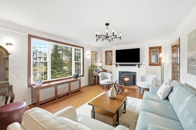 11 Van Buren Place, White Plains, NY 10603
