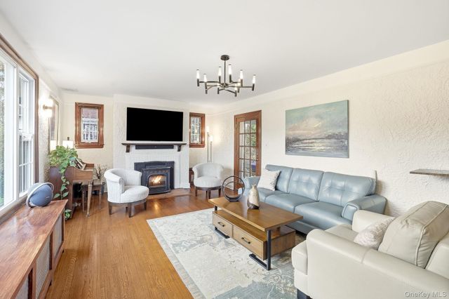 11 Van Buren Place, White Plains, NY 10603