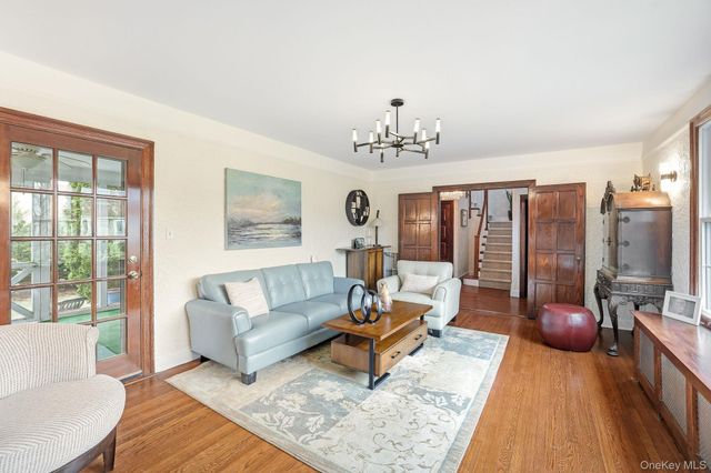 11 Van Buren Place, White Plains, NY 10603