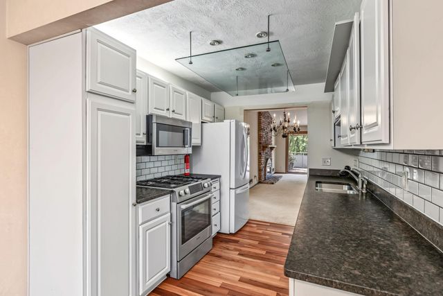 10275 Scarborough Road, Bloomington, MN 55437