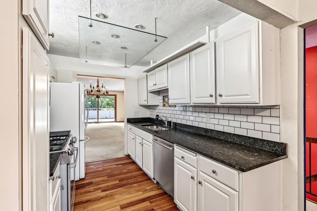 10275 Scarborough Road, Bloomington, MN 55437