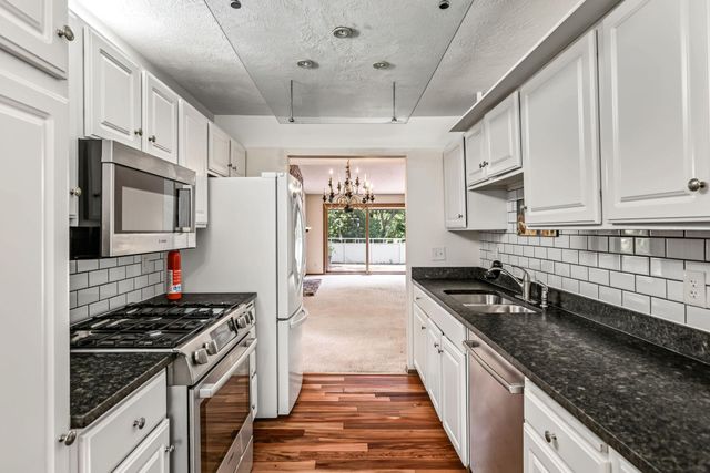 10275 Scarborough Road, Bloomington, MN 55437