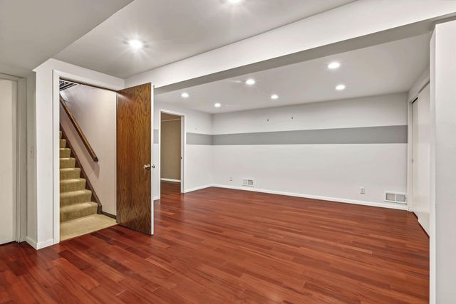 10275 Scarborough Road, Bloomington, MN 55437