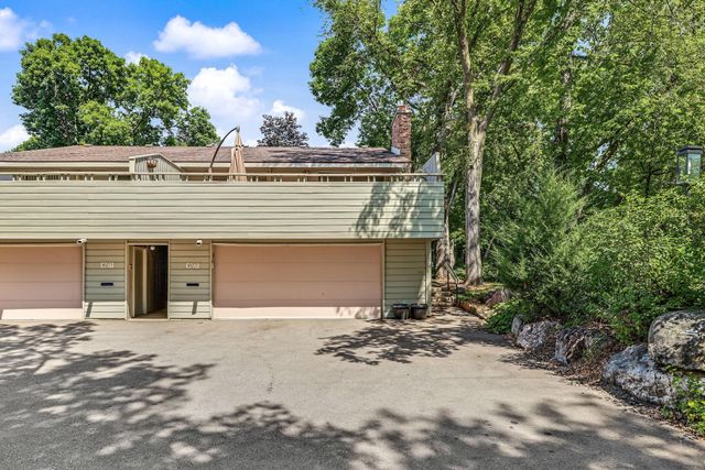 10275 Scarborough Road, Bloomington, MN 55437