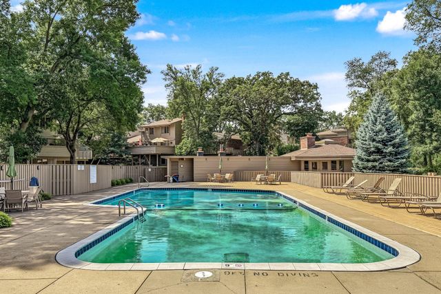 10275 Scarborough Road, Bloomington, MN 55437