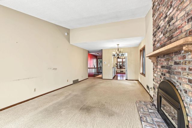 10275 Scarborough Road, Bloomington, MN 55437