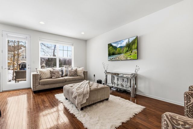 8 Atwood Drive, Middletown, NY 10940