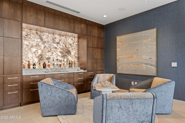 6587 N PALMERAIE Boulevard 2046, Paradise Valley, AZ 85253