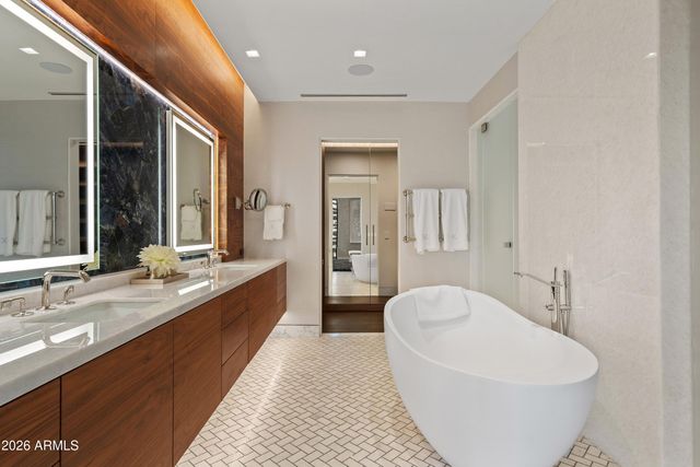 6587 N PALMERAIE Boulevard 2046, Paradise Valley, AZ 85253