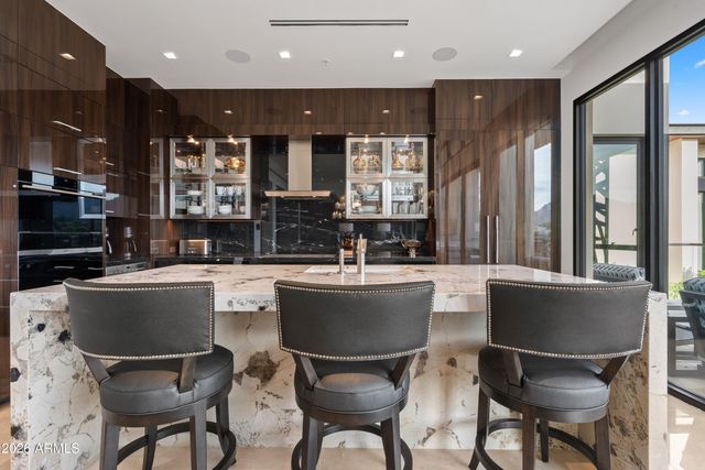 6587 N PALMERAIE Boulevard 2046, Paradise Valley, AZ 85253