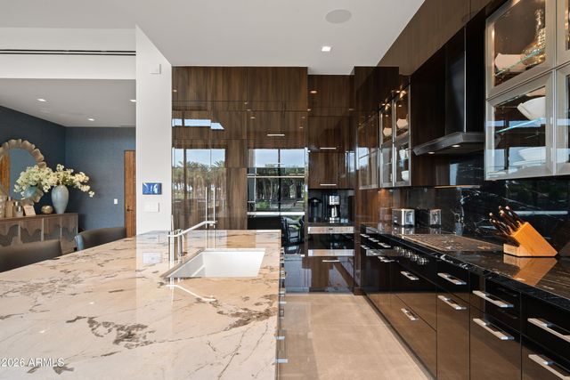 6587 N PALMERAIE Boulevard 2046, Paradise Valley, AZ 85253