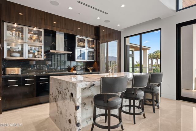 6587 N PALMERAIE Boulevard 2046, Paradise Valley, AZ 85253