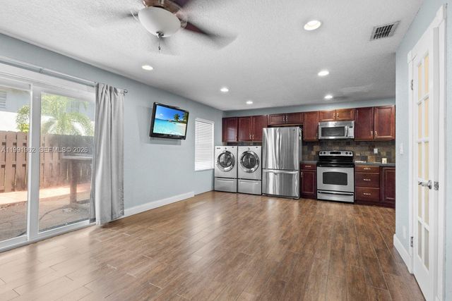 8069 SW 18th Ct 4-7, Davie, FL 33324